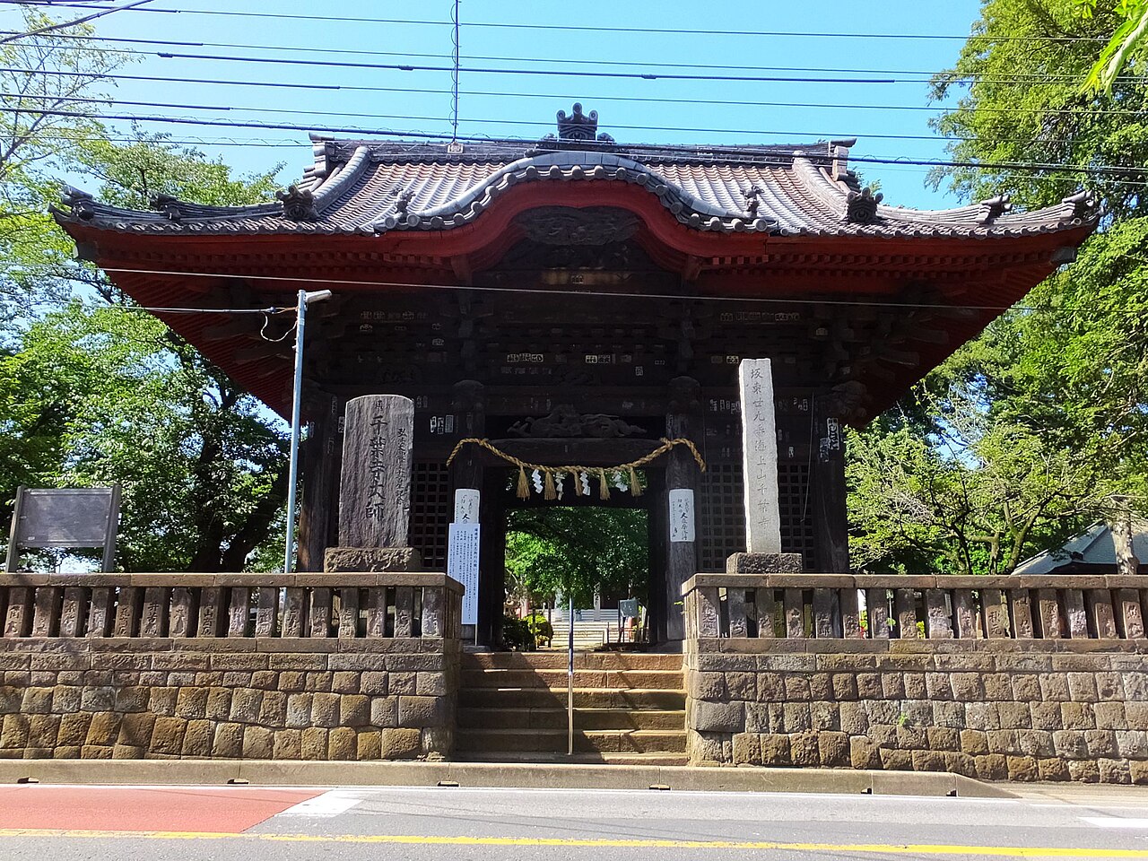 Niōmon gate of Senyō-ji (Chiba-dera) temple in Chiba, Chiba Prefecture