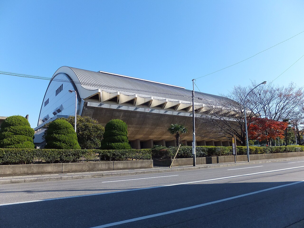 JFE体育館(千葉市中央区)、末広街道から