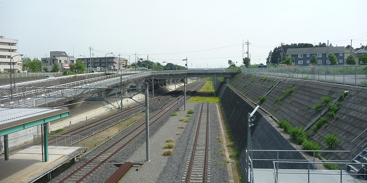 跨線橋から望む京成千原線ちはら台駅終端