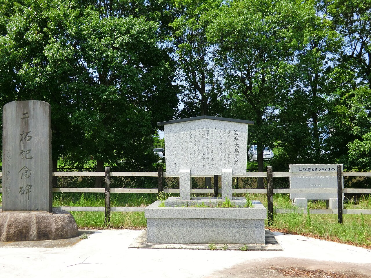 川岸自治会館のわき