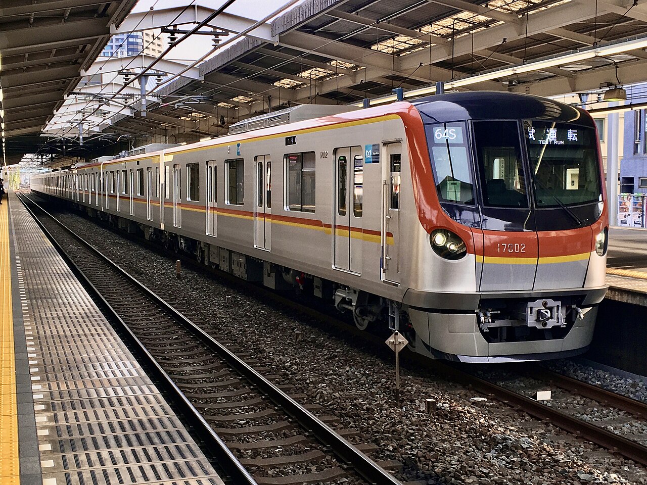 東京メトロ17000系17102編成、ふじみ野駅にて
