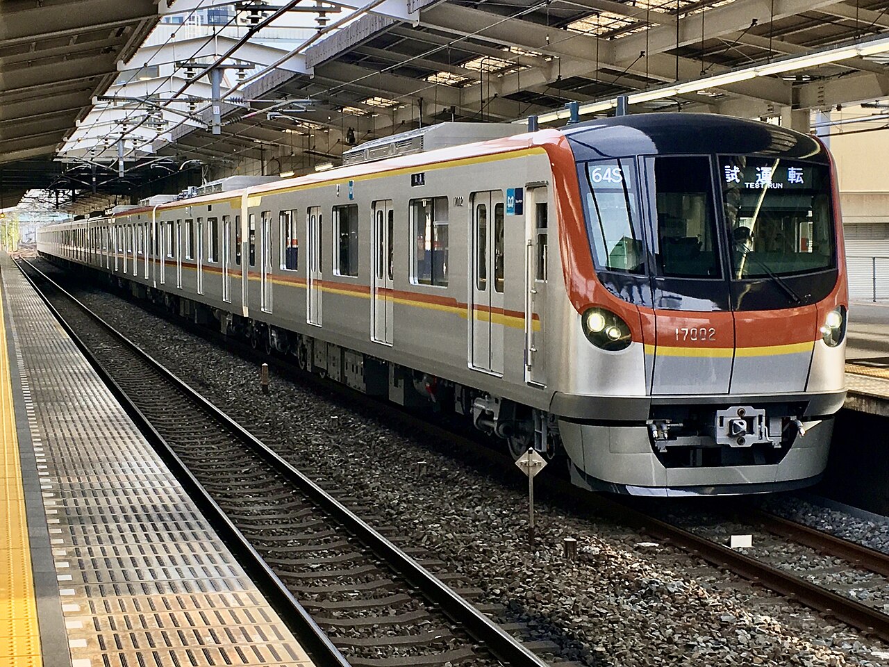 東京メトロ17000系17102編成、ふじみ野駅にて