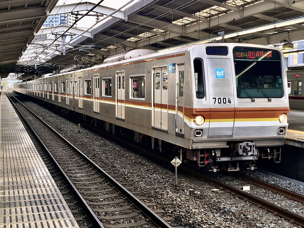 東京メトロ7000系7104編成、ふじみ野駅にて