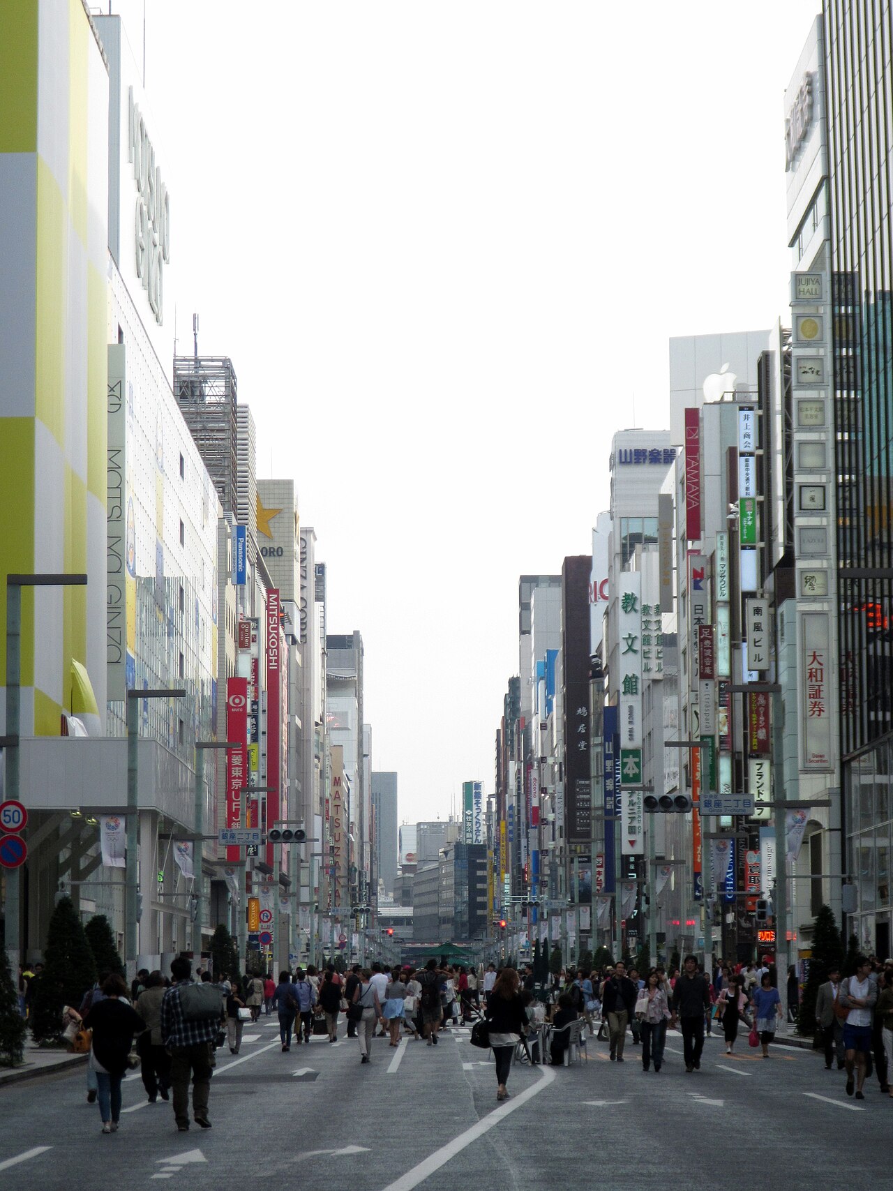 銀座 歩行者天国を適用 Ginza Itchome Pedestrian Street