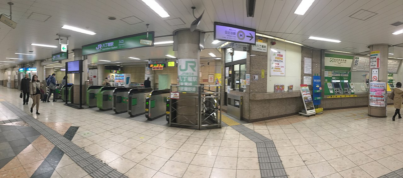 JR Hatchōbori Station ticket gates (JR八丁堀駅の改札)