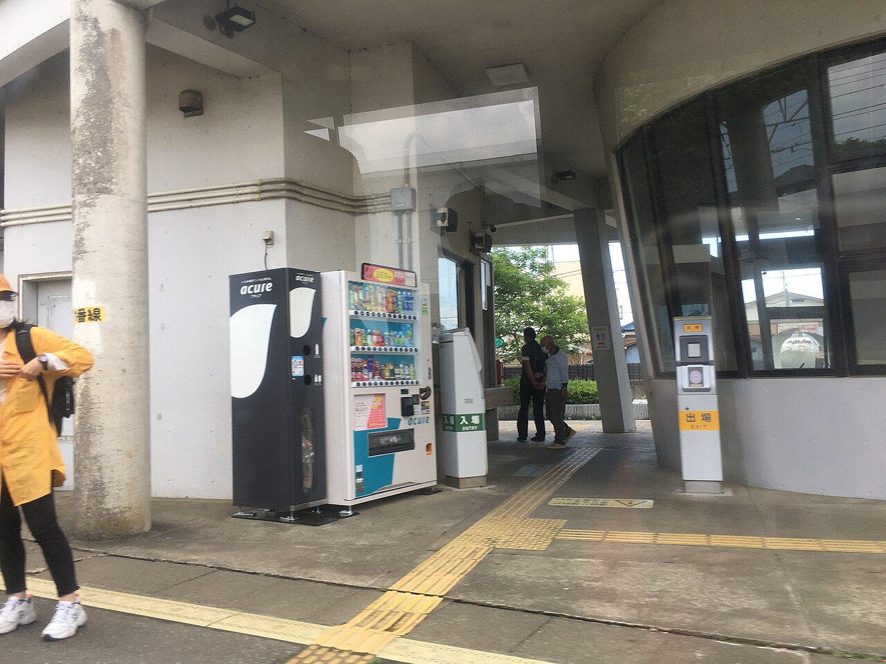 Iioka Station platform (飯岡駅のホーム)