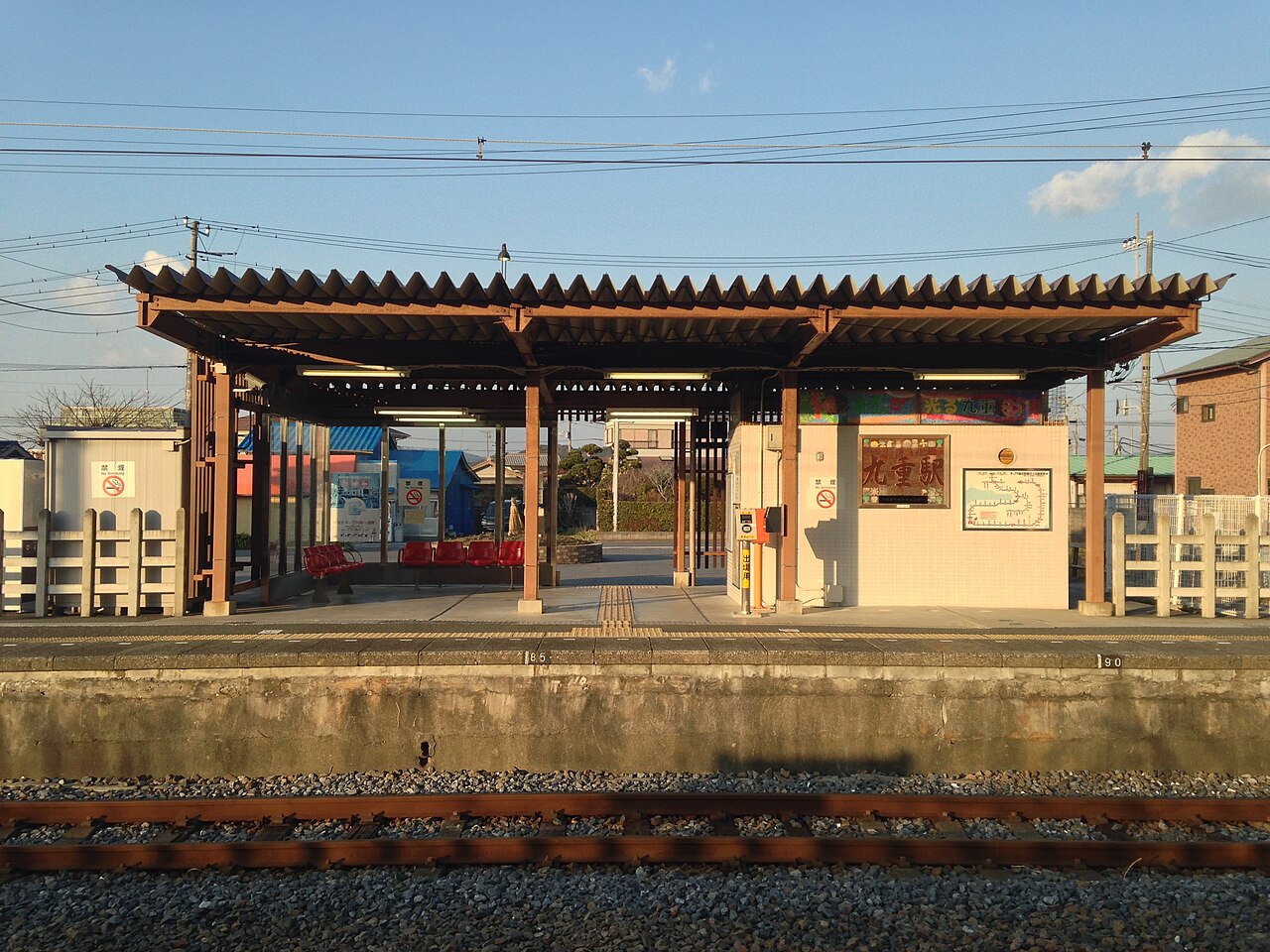 JR外房線九重駅駅舎(内側から)
