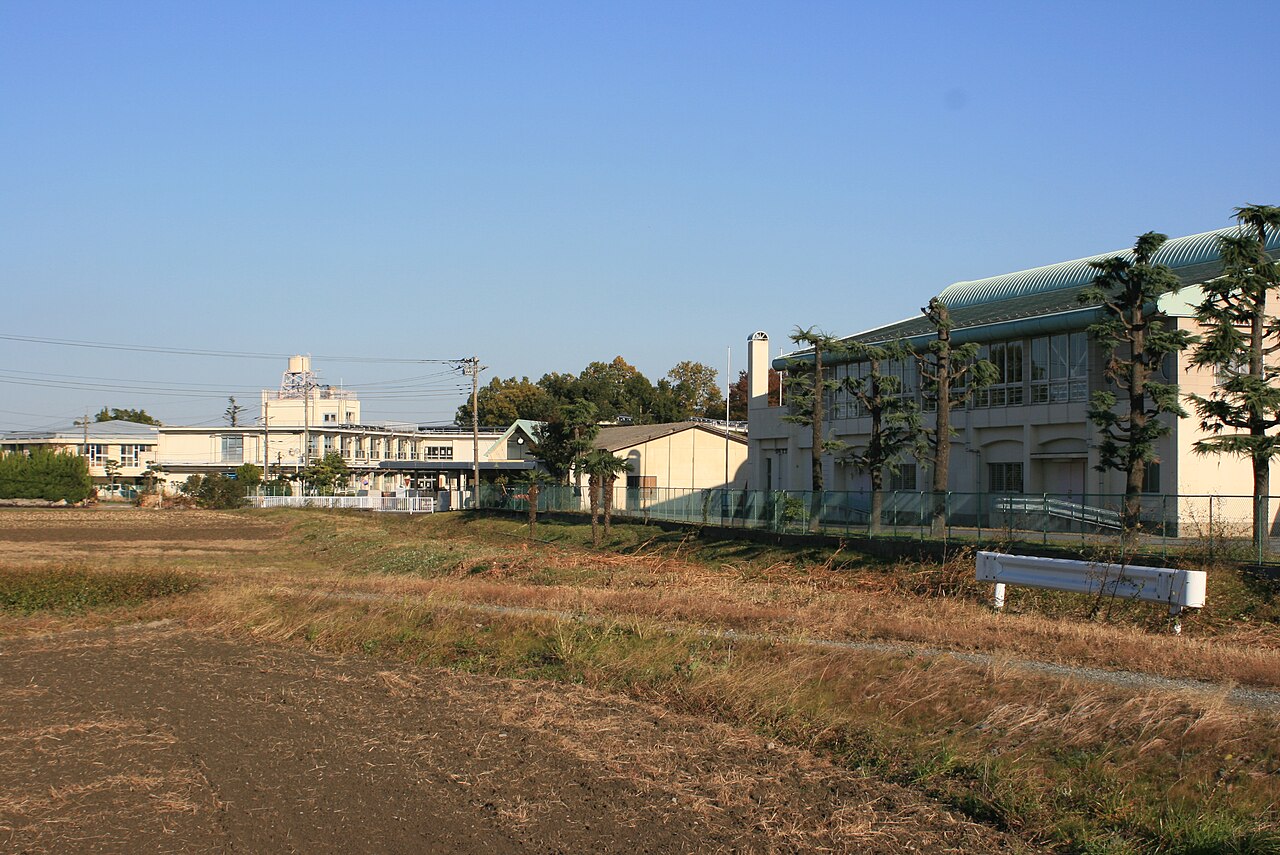 Saitama prefectural Kumagaya special school.
The premises are wide and all the buildings in this pi