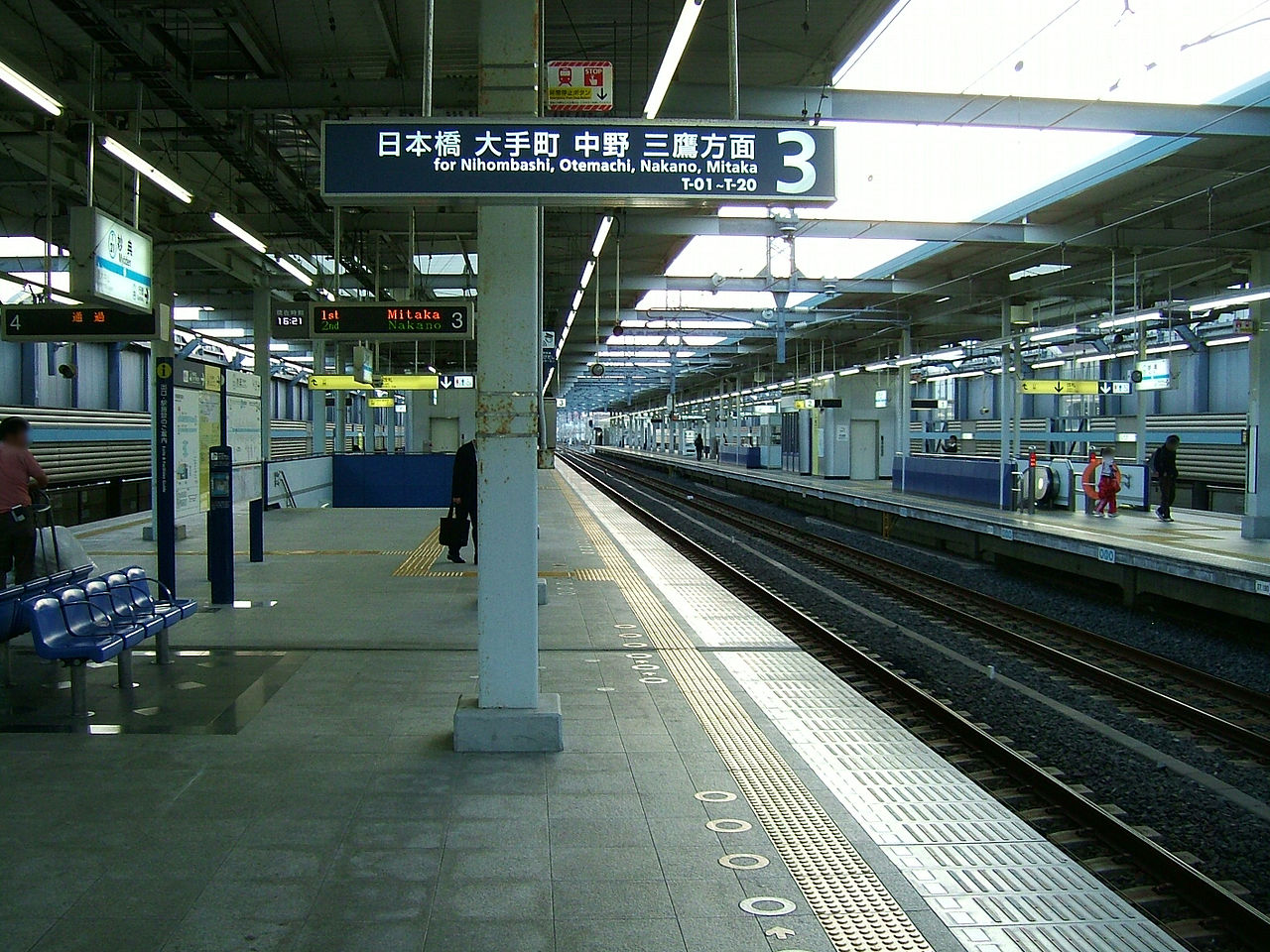 The Nakano-bound(no.3 and no.4) platform at the Myōden Station on the Tokyo Metro Tōzai Line in Ichi