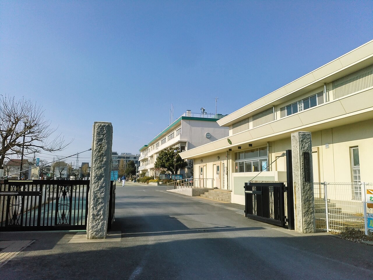 Main entrance to Okegawa Municipal Okegawa Elementary School (formerly Okegawa Kita Elementary Schoo