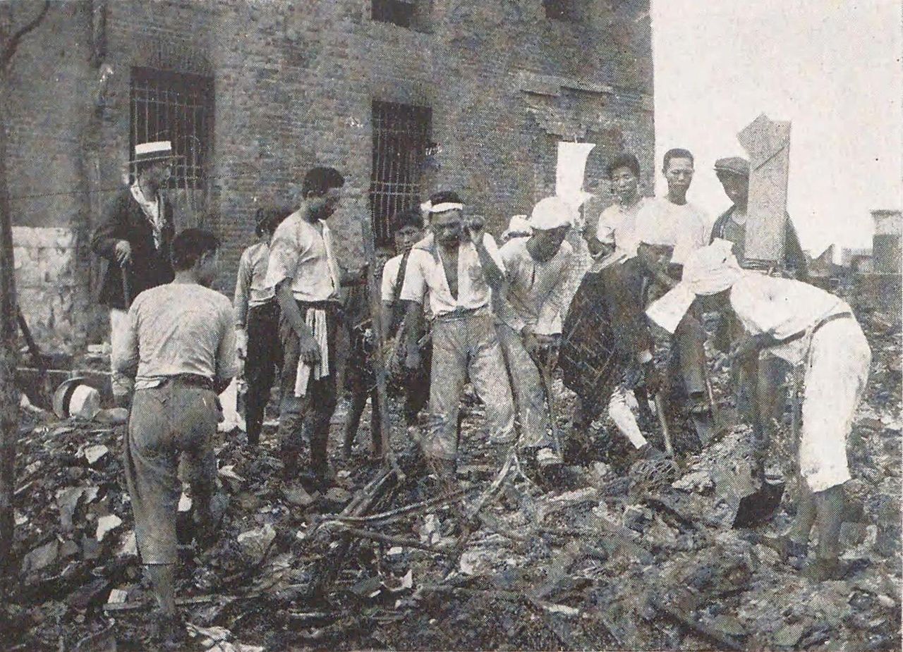Debris disposal of ruins of fire sponsored by the Mutual Friendship Society (Soaikai) of Nissen Ente