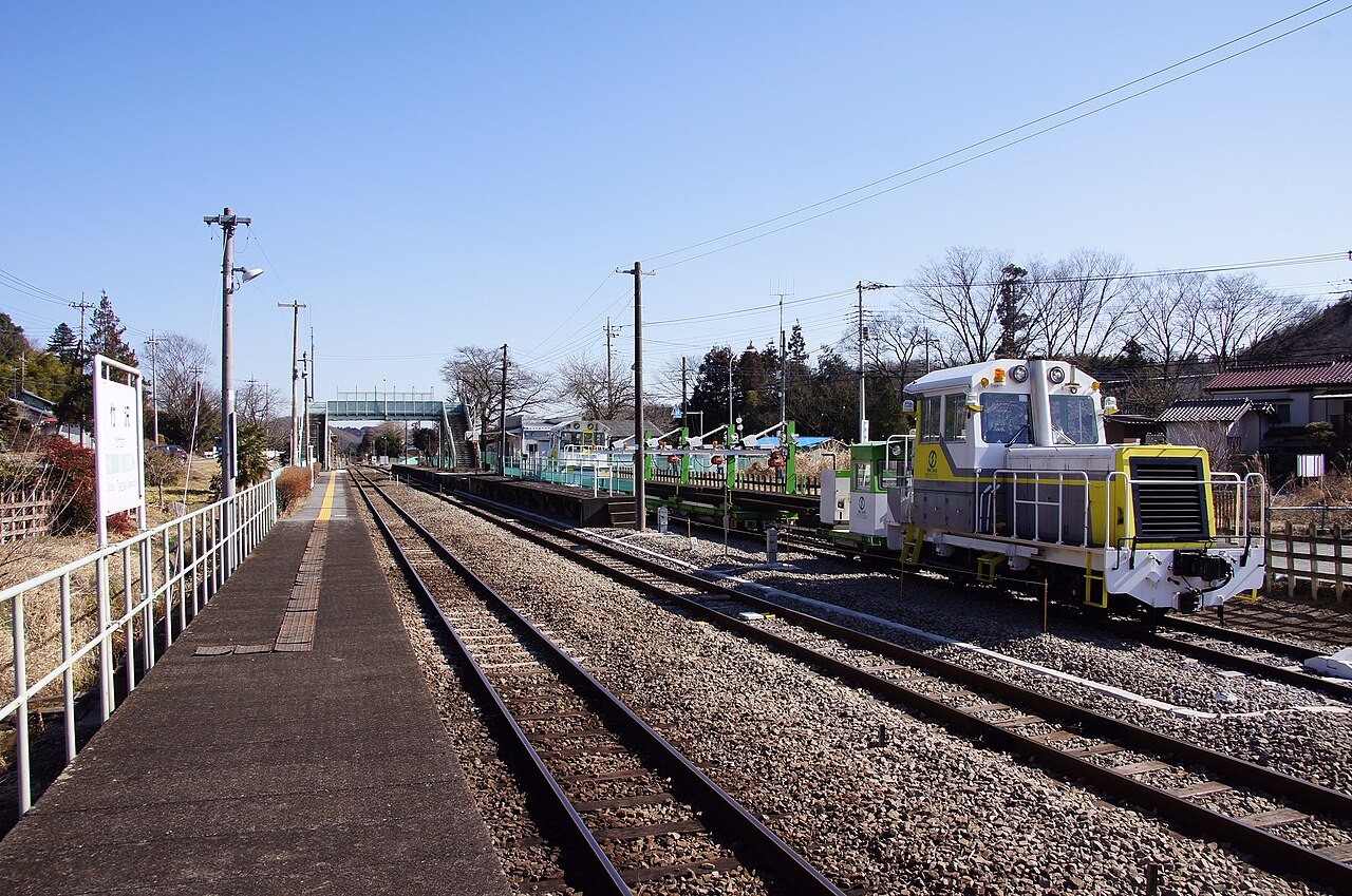 View looking east from the west end of the up platform at Takezawa Station on the Hachiko Line in Sa