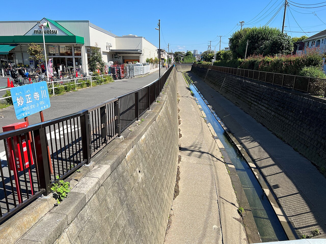 Myosho-ji river at Sagimori bridge (Tokyo, Japan)