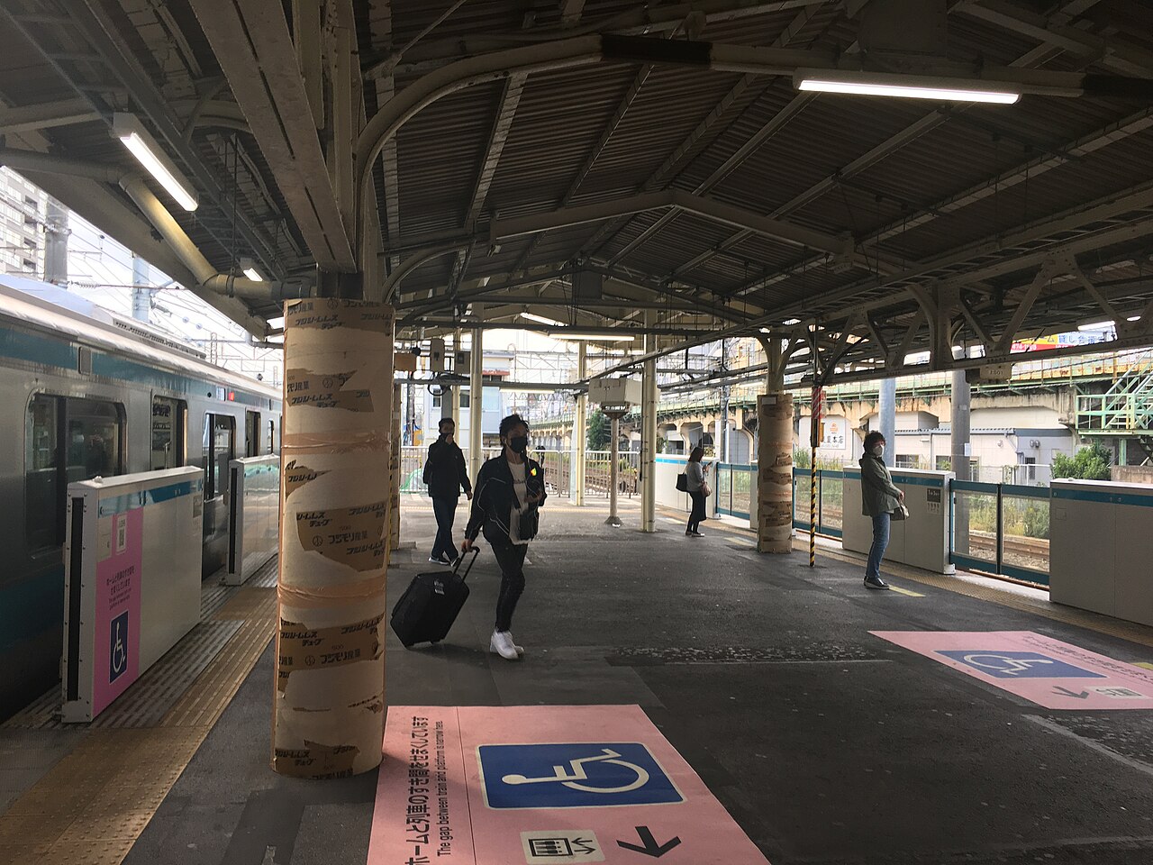 Tsurumi Station (鶴見駅)