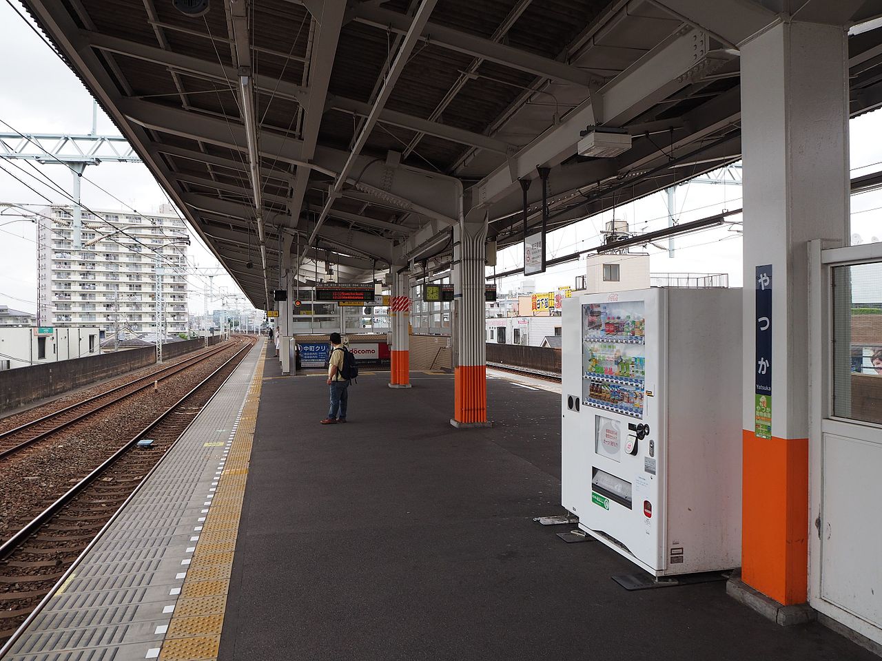 Platforms of Yatsuka Station