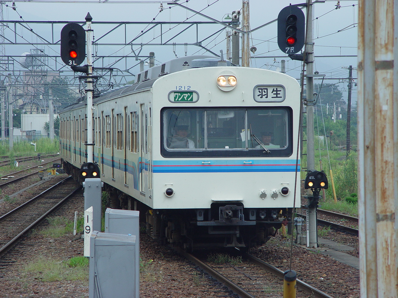 Chichibu Railway 1000 series EMU set 1012 approaching Yorii Station on an eastbound service to Hanyu