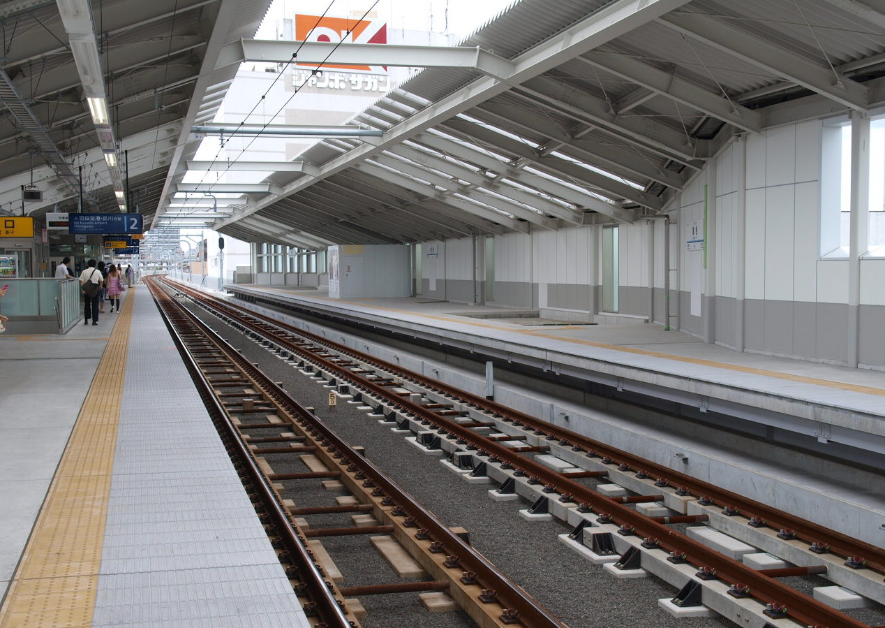 京急線雑色駅 新上り高架ホームより品川方を 望む