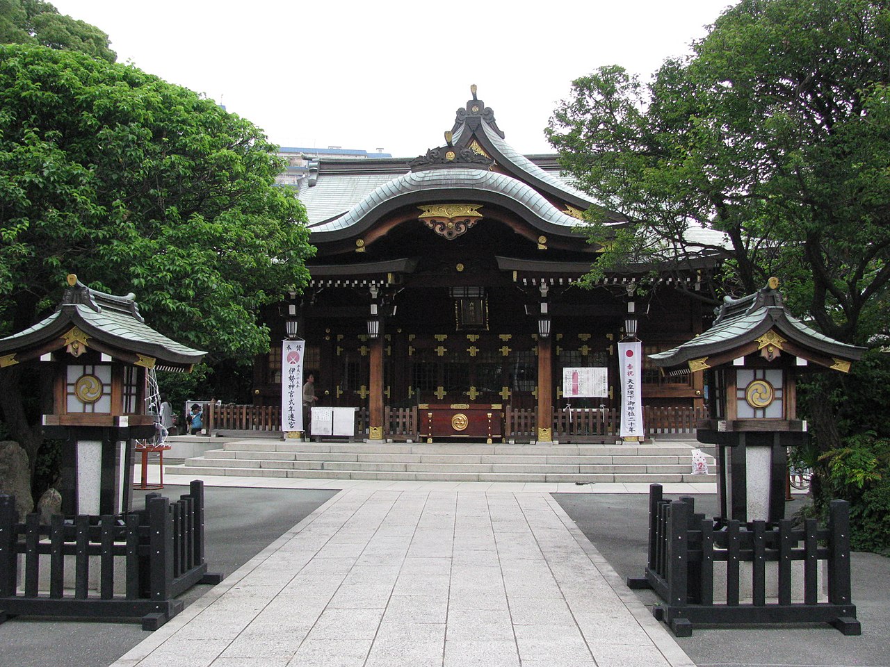 The Rokugo-jinja (Rokugo Shrine) is Japanese Shinto shrine, located in Ota, Tokyo, Japan.